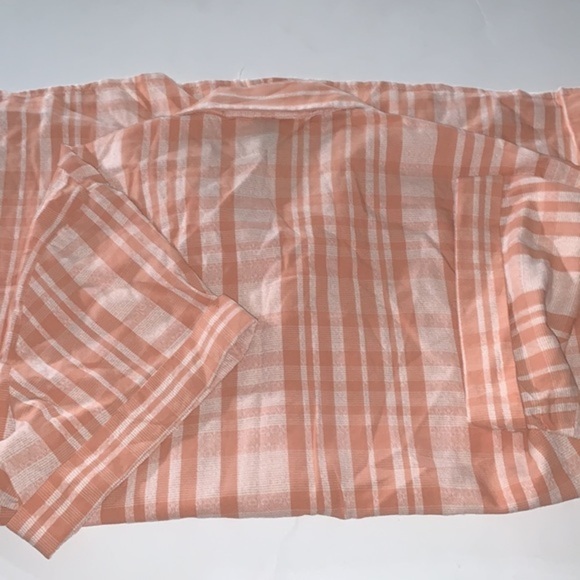 (M)- Universal Thread Women's Short Sleeve Button-Down Shirt - Coral‎ - Picture 4 of 13